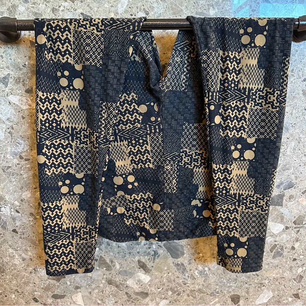 Black TC Leggings with Brown Geometric Pattern